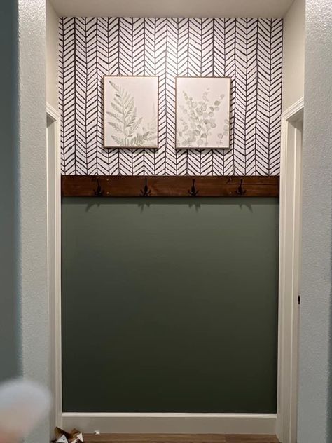 Older Home Interior Design, Speckled Accent Wall, Ivy Living Room Decor, Diy Laundry Room Door Ideas, Accent Laundry Room Wall, How To Cover Up Mirrored Walls, Grey Half Wall Panelling, Accent Walls For Hallway, Accent Walls In Small Spaces