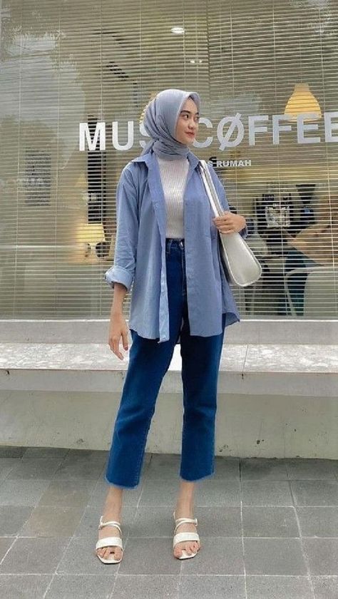 #hijabcasual #gamissyari #FlashSale #photography #hijabibloggers #hijab_am_ #styleblogger #hijabinstan #hijabchamber #Terbaru #hijabdaily Outfit Ngampus, Sports Hijab, Model Gamis, Outfit Korean, Fashion Muslim, Ootd Hijab, Muslim Girls, Review Produk, Hijab Outfit