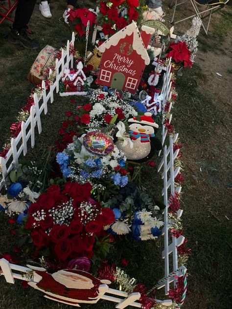 Gravesite Ideas, Baby 2024, Cemetery Decorations, Grave Decorations, Cemetery, Christmas Decor, Favorite Places, Christmas Decorations, Christmas