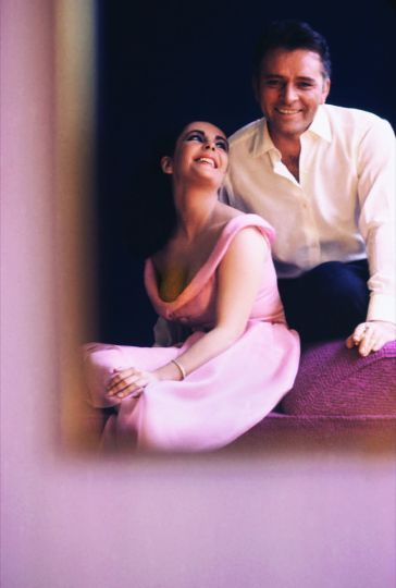 Douglas Kirkland (1934-2022) : Douglas Kirkland, arrêt sur image : édition revue Elizabeth Taylor And Richard Burton, Douglas Kirkland, The Way Movie, Elizabeth Taylor Richard Burton, Richard Burton Elizabeth Taylor, Burton And Taylor, Elizabeth Taylor Cleopatra, Freeze Frame, Baz Luhrmann