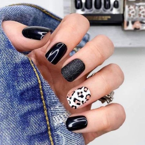 Fall Outfit With Leopard Shoes, Nail Designs With Black Polish, Gel Nails Accent Nail, Small Nail Bed Designs, Dark Nail Ideas Short, Fun Vegas Nails, Dipped Nails Fall, Nails For Formal Event Black Tie, Black Nails Ideas Square