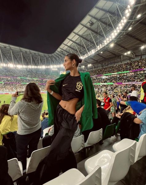 Watching Soccer Game Outfit, Brazil Black Jersey, Soccer Wife Outfit, Soccer Match Outfit Woman, Football Match Outfit Women, Mexico Soccer Game Outfit, Soccer Game Aesthetic, Soccer Game Outfit Women, Soccer Game Outfit