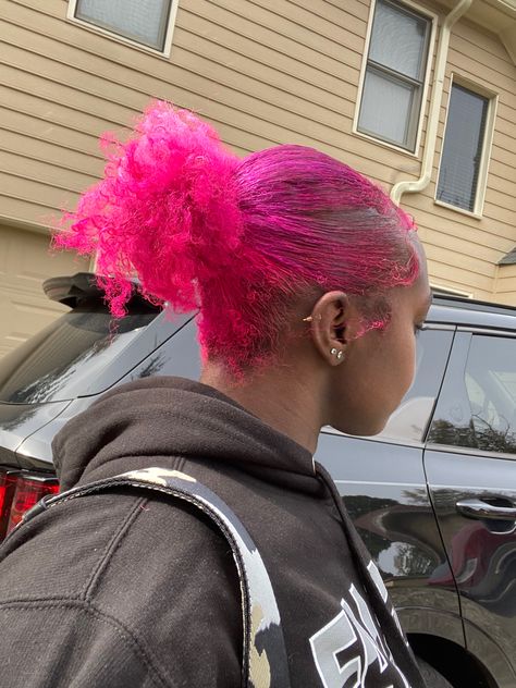 Pink Natural Hair, Short Dyed Hair, Hot Pink Hair, Hair Color Streaks, Dyed Natural Hair, Dyed Hair Inspiration, Business Hairstyles, Pretty Hair Color, Hair Dye Colors