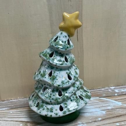 Painted Pottery, Hand Painted Pottery, Craft Studio, Pottery Painting, Paintings, Hand Painted, Christmas