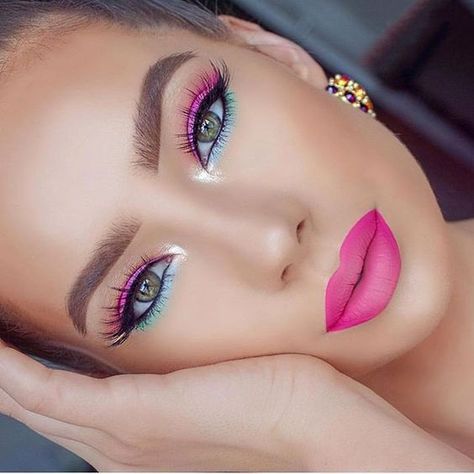 Fourth Ray Beauty, Deer Makeup, New Year's Makeup, Eyeshadow Tips, Barbie Makeup, Best Eyeshadow, Red Makeup, Beautiful Eye Makeup, Creative Makeup Looks