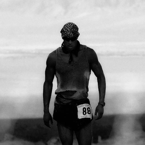 David Goggins Wallpaper, Burn The Boats, Just Get It Done, Running Pictures, David Goggins, Badass Aesthetic, Running Club, Ghost Writer, Motivational Pictures