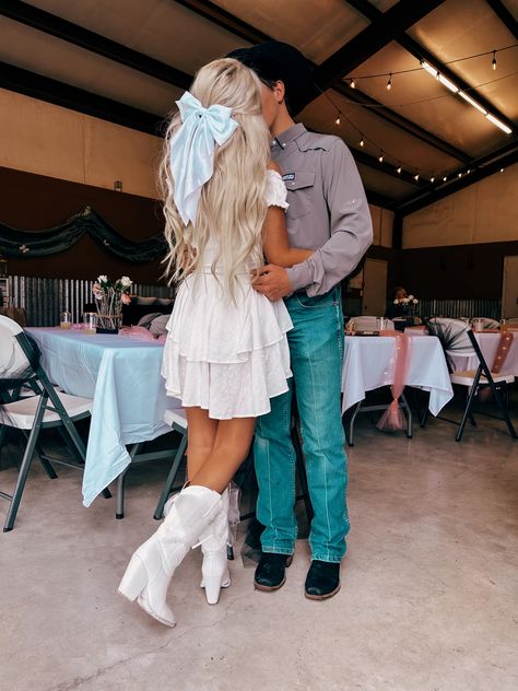 Taylor Rousseau, Reception Outfit For Bride, Punchy Outfits, Bride Reception Dresses, Western Photoshoot, Casual Country Outfits, Reception Outfit, Taylor Outfits, Country Cowgirl