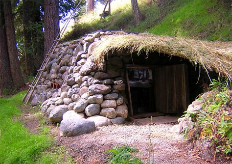 Dan Price's cute little hobbit home cost just $100 to build | Inhabitat - Sustainable Design Innovation, Eco Architecture, Green Building Hobbit Home, Earth Sheltered Homes, Casa Hobbit, Eco House Design, Earthship Home, Earth Sheltered, Eco Architecture, Underground Homes, Hobbit Hole