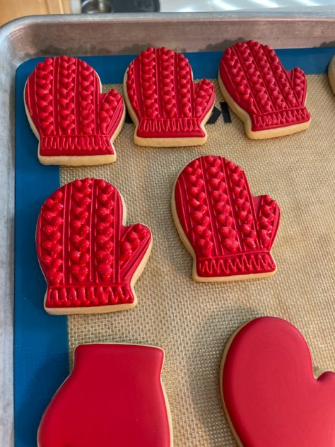 Royal icing Christmas Cookies Decorated Mittens, Mitten Cookies Royal Icing, Mitten Cookies Decorated, Christmas Cookies Royal Icing, Puppy Treats Homemade, Christmas Stocking Cookies, Iced Christmas Cookies, Royal Icing Christmas Cookies, Holiday Baking Gifts