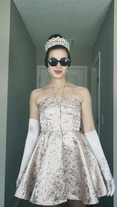 35+ '90s Fashion Trends That We Never Thought Would Be Fashionable Again, But They Are Princess Of Genovia, Iconic Halloween Costumes, Classy Halloween Costumes, Princess Halloween Costume, 90s Costume, Pretty Halloween Costumes, Disney Halloween Costumes, Trendy Halloween Costumes, Idee Cosplay