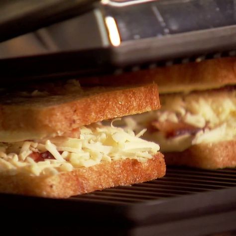 How to Make Ina Garten's Ultimate Grilled Cheese | Ina Garten's grilled cheese looks GRATE 😏.. what are your favourite cheese combinations? 😍 #BarefootContessa | By Food Network Canada | Facebook | Just a very simple pullman Love good bakery loaf. not like the stuff from the grocery store. So, I need one cup of mayonnaise quarter of a cup of mustard. I use good Dijon mustard and this is the unusual ingredient Parmesan cheese charter of a cup of Parmesan cheese. I think that works best and just Ina Garten Grilled Cheese Sandwich, Cheese Combinations, Easy Sticky Buns, Food Network Recipes Pioneer Woman, Baking Mix Recipes, Barefoot Contessa Recipes, Ultimate Grilled Cheese, Corndog Recipe, Food Savory