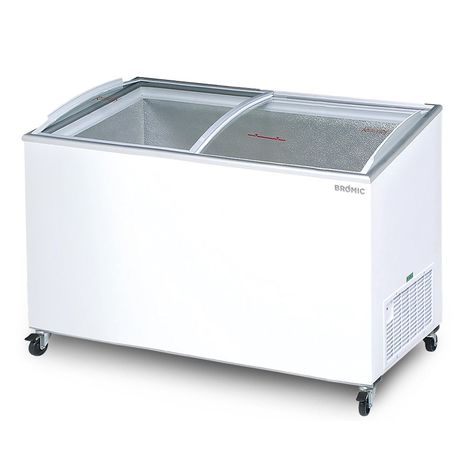 Bromic's CF0600ATCG Angled Glass Top 555L Chest Freezer prioritises product visibility by tilting its curved glass top towards customers. This unit feature easy-clean condensers to keep condensation on the lockable sliding glass doors to a minimum in even the harshest Australian conditions. The angled top curved glass chest freezer offers the perfect display for ice cream and frozen food. Smooth curved sliding glass lids in aluminium top frame with integrated lock (open left and right) 6 display Warehouse Kitchen, Coat Storage, Display Basket, Sliding Glass Doors, Chest Freezer, Cold Storage, Restaurant Equipment, Curved Glass, Australia Living