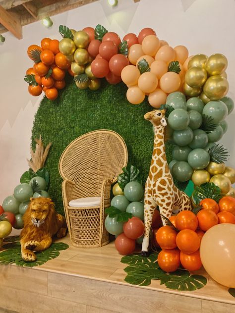 Safari Backdrop, Safari Baby Shower Boy, Orange Baby Shower, Orange Baby, Green Backdrops, Safari Theme, Safari Baby Shower, White Decor, Balloon Garland