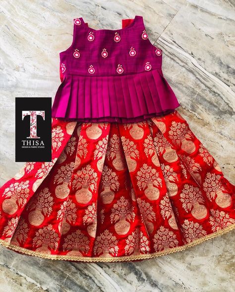 Thisa on Instagram: “Kids pavadai set. Please DM for orders.  #outfit #toptags #instadress  #instadresses #igstyle #thisadesignstudio #coimbatore  #Igers…” Dress Dizain, Traditional Baby Dresses, Floral Blouse Designs, Baby Lehenga, Langa Blouse, Churidar Neck, Pattu Pavadai, Kids Ethnic Wear, Frocks Design