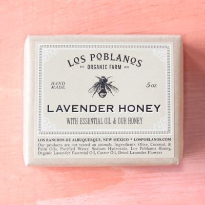 Los Poblanos Lavender Honey Soap House Spa, Soap Inspiration, Coconut Oil Soap, Spa Branding, Honey Packaging, Dried Lavender Flowers, Lavender Honey, Makeup Package, Honey Soap