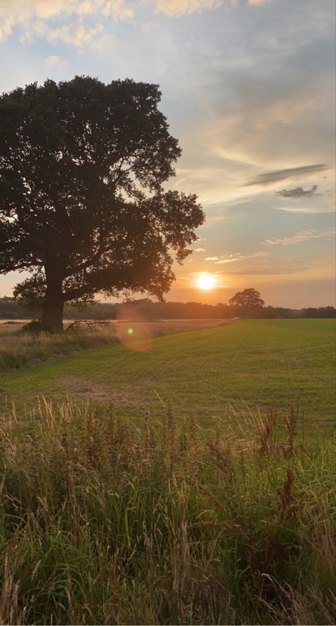 Spending Time Outside Aesthetic, Nature Aethestic, Peaceful Aesthetic Nature, Campo Aesthetic, Sunset Countryside, Country Sunset, Ocean Aesthetic, Dream Vacations Destinations, Pretty Landscapes