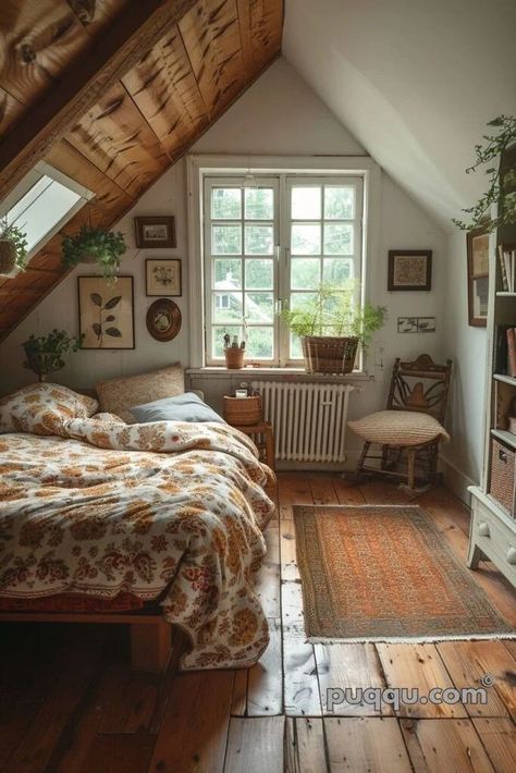 Cozy Farm Bedroom, Couple Bedroom Design Ideas, Old Farmhouse Interior Bedroom, Cottage Master Bedrooms Decor Cozy, Cottage House Bedroom, False Ceiling Design 2023, Carpet Bedroom Aesthetic, Modern Bedroom False Ceiling Design, Ceiling Design 2023