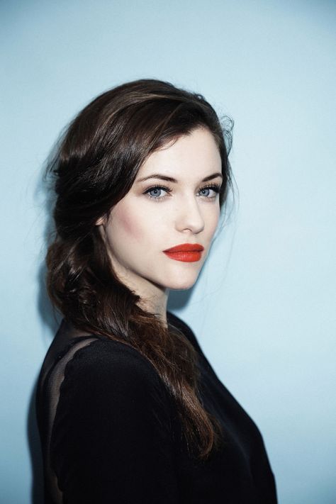 10* Melissa Sanders (Jessica De Gouw)  15/2/1988 #173 #BlueEyes, BrownHair Jessica De Gouw, Helena Bertinelli, Jaimie Alexander, Lauren German, The Addams Family, Badass Women, Red Lipstick, Cannes Film Festival, Dark Hair