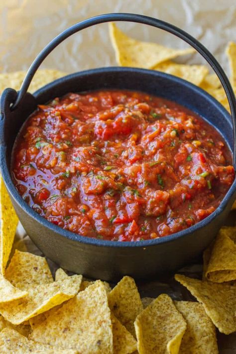 Roasted Tomato Salsa Recipe, Roasted Salsa Recipe, Guacamole Dip Recipes, Natashas Kitchen, Roasted Salsa, Tomato Salsa Recipe, Recipe Folder, Roasted Tomato Salsa, Guacamole Dip