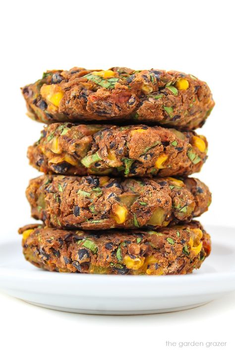 Southwest Black Bean Burger, Black Bean Burgers Recipe, Black Bean Burger Vegan, Homemade Black Bean Burgers, Spicy Black Bean Burger, Vegan Black Bean Recipes, Canned Corn Recipes, Corn Burger, Vege Burgers