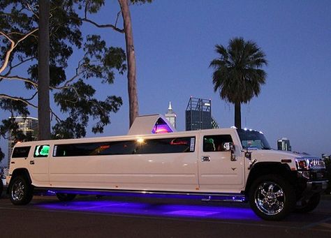 Prom Limo Aesthetic, Limozeen Car, Sweet 16 Limo, Prom Transport, Limousine Interior, Prom Car, Limo Car, Luxury Limousine, Wedding Limo Service