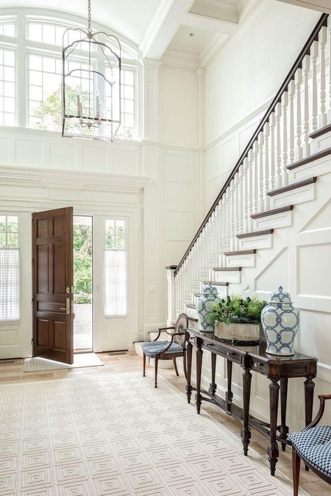 Classic House Design Interior, American Classic House Interior, Classic Foyer, Foyer Paint, Foyer Light, Ranch Remodel, Staircase Makeover, Hallway Designs, House Stairs