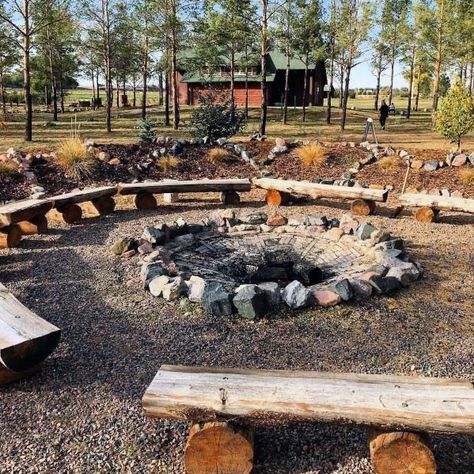 Fire Pit Landscaping Ideas, Outside Fire Pits, Rustic Fire Pits, Fire Pit Landscaping, Cool Fire Pits, Patio Fire Pit, Fire Pit Area, Fire Pit Designs, Diy Fire Pit