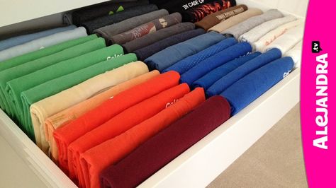 How to Organize Your T-Shirt Drawer - Coldwell Banker Blue Matter Organizar Closet, Diy Regal, Shirt Folding, Ideas Para Organizar, Organisation Hacks, Small Closet, Folding Clothes, Drawer Organizers, Closet Space