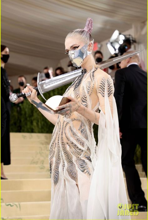 Grimes Halloween Costume, Grimes Met Gala, Met Gala Dresses, Iris Van Herpen, Fan Style, Gala Events, Horror Show, Evening Dresses For Weddings, Costume Institute