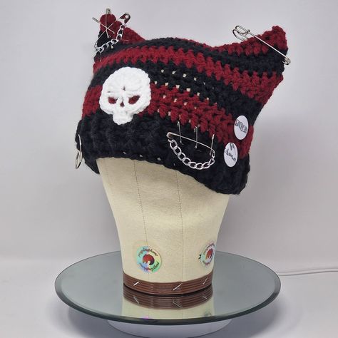 Kuromi Cat Beanie, Ruby Gloom Crochet, Kuromi Beanie Crochet, Crochet Kuromi Hat, Kuromi Beanie, Kuromi Skull, Grunge Emo Aesthetic, Punk Crochet, Chunky Knit Crochet