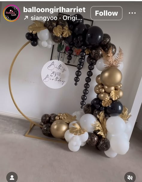 60th Birthday Balloons Decoration, Gold Circle Balloon Arch, Balloon Circle, Prom Balloons, Balloon Decorations Diy Tutorials, Black And White Balloons, Graduation Party Backdrops, Balloon Bouquet Diy, Floral Party Decorations