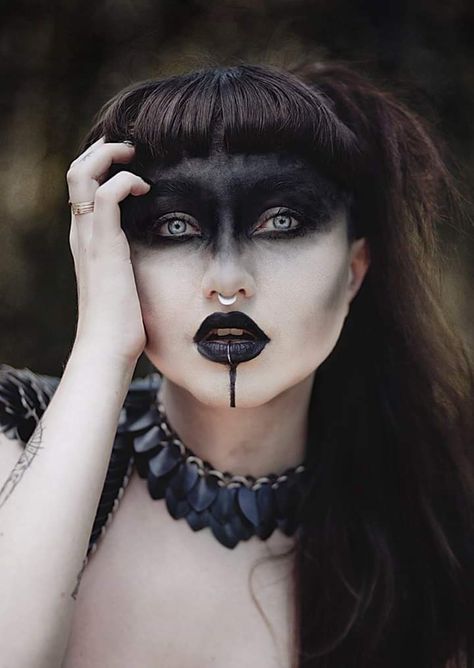 Viking Woman Makeup Halloween, Black Witch Makeup Halloween, Simple Witchy Makeup, Witch Make Up Halloween Aesthetic, Necromancer Makeup, Hecate Makeup, Pagan Witch Makeup, Modern Witch Makeup, Demon Face Paint