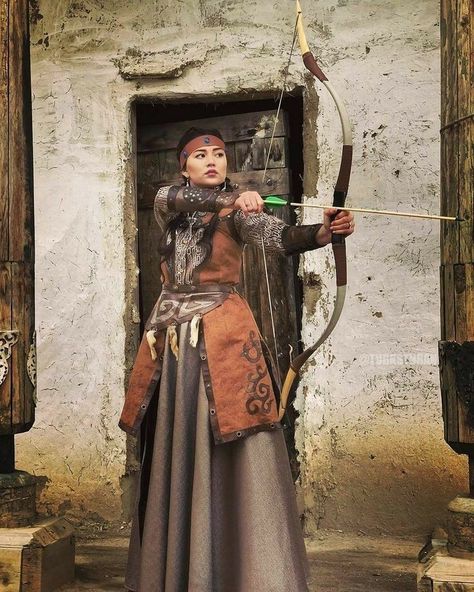 Kazakh Clothing, Female Archer, Nomad Clothing, Archery Women, Female Armor, Larp, Kimonos, Traditional Outfits, Dress Accessories