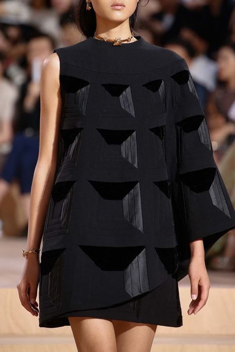 Architectural Fashion, Sculptural Fashion, Couture Details, Fall 2015, Couture Collection, Fashion Details, Cut Outs, Couture Fashion, Look Fashion