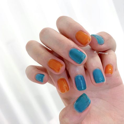 Orange Multi Color Nails, Paint Nails Ideas, Simple Funky Nails, Orange Blue Nails, Orange And Blue Nails, Unusual Nail Designs, Daisy Acrylic Nails, Cartoons Movies, Feather Nails