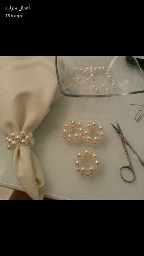 Pearl Bridal Shower, Napkin Rings Diy, Tafel Decor, Diy Napkins, Diy Ring, Napkin Folding, Diy Rings, Silver Christmas, Pearl Wedding