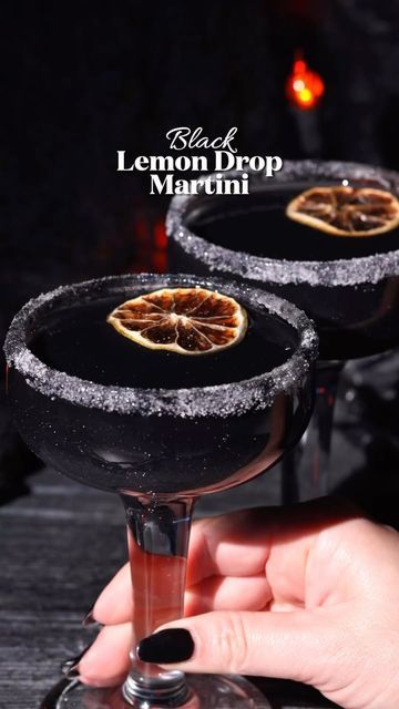 Thirsty Bartenders on Instagram: "✨🖤Let’s make a black lemon drop martini! Halloween cocktail #11 🍋🖤 You can’t go wrong with a lemon drop martini. This is a crowd pleaser. With the addition of edible black glitter, this is the perfect cocktail for a Halloween girl dinner! ✨ Black Lemon Drop Martini recipe: 🖤 .5 oz lemon juice 🖤 .75 oz simple syrup 🖤 2 oz citron vodka 🖤 edible black glitter 🖤 dehydrated lemon wheel garnish #girlsnightin #halloweendrink #halloweencocktail #blackcocktail" Halloween Martini Recipes, Halloween Martini, Lemon Drop Martini Recipe, Easy Halloween Cocktails, Girls Night Drinks, Drink Garnishing, Lemon Drop Martini, Halloween Cocktail, Mixed Drinks Alcohol