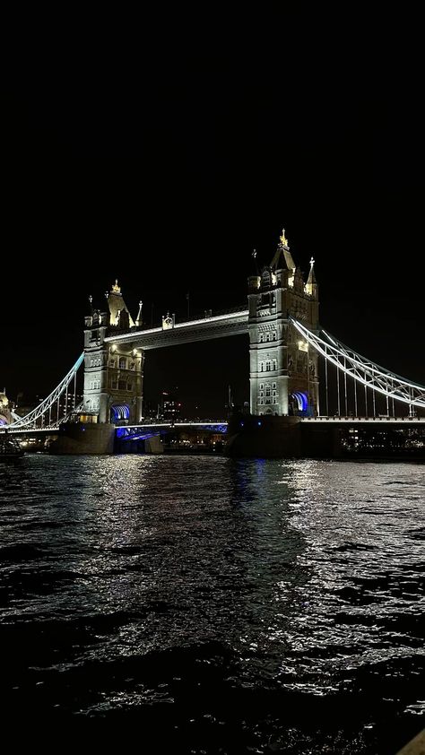 City Of London Aesthetic, England Night Aesthetic, Taste Film London, London 90s Aesthetic, London Business Aesthetic, Uk Night Aesthetic, Central London At Night, Central London Aesthetic, London Dark Aesthetic