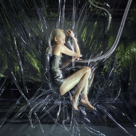 Vacuum-packed models installed at Iris van Herpen's Paris Fashion Week show Tim Walker, Iris Van Herpen, Paris Mode, Wallpaper Magazine, Big Photo, Edward Hopper, Stage Design, Installation Art, Paris Fashion