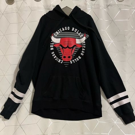 Women’s NBA Chicago Bulls Sweatshirt Chicago Bulls Sweatshirt, Pull Over Hoodie, Nba Chicago Bulls, Shop Sweatshirts, Chicago Bulls, Nba, Chicago, Size Medium, Sweatshirts