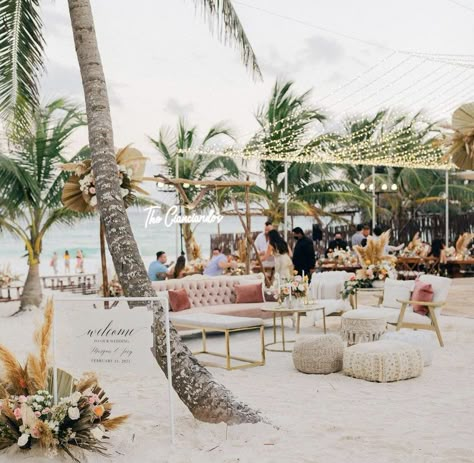 Beach Wedding Table Settings, Beach Wedding Ceremony Ideas, Mexican Beach Wedding, Destination Wedding Cabo, Belize Wedding, Beach Wedding Tables, Casual Beach Wedding, Beach Wedding Ceremony, Beach Wedding Reception