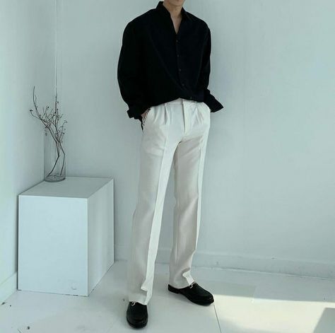 Black Shirt White Pants Men, White Pants Outfit Men Formal, Black And White Mens Outfit Formal, Male Party Outfits, Elegant Chic Outfits, Guys Photos, White Pants Men, Kpop Fashion Men, White Party Outfit