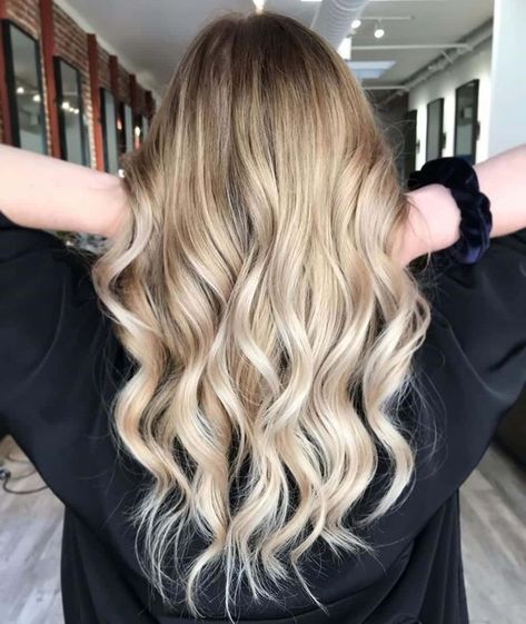 Ideal for flat & fine hair by adding enhanced bounce & body Beach Waves Hairstyle, Long Beach Waves, Wavy Beach Hair, Curls Without Heat, Perfect Beach Waves, Wave Hairstyles, Fashion Week Hair, Beachy Waves Hair, Balayage Ideas