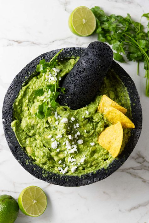 Guacamole In Molcajete, Molcajete Guacamole, Guacamole Aesthetic, Mocajete Recipe, Pork Empanadas, Spicy Pulled Pork, Restaurant Style Recipes, Mole Sauce, How To Make Guacamole