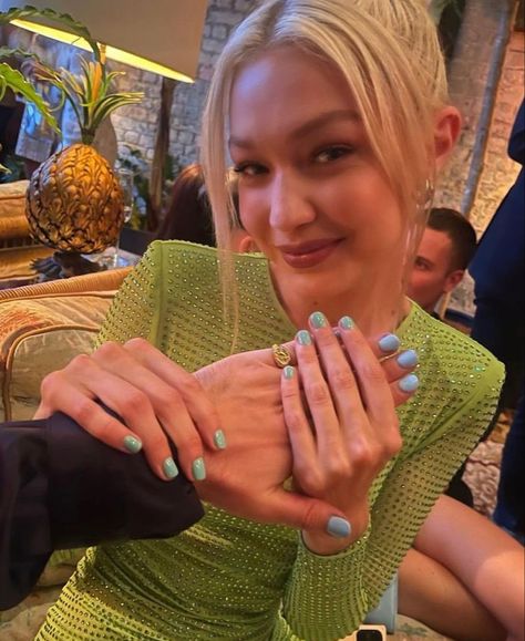 Gigi Hadid Selfie, Jelena Hadid, Gigi Hadid Looks, Bella Gigi Hadid, Gigi Hadid Outfits, Hadid Sisters, Hadid Style, Model Inspo, Story Instagram