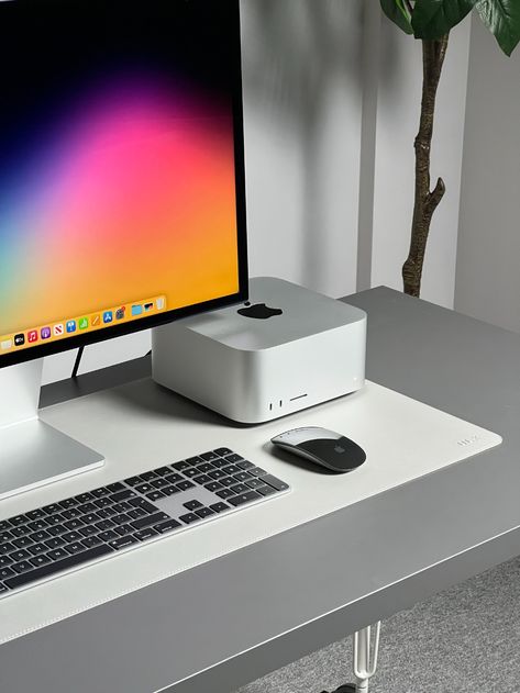 Minimal Home Office, Apple Desktop, Home Office Set Up, Shot On Iphone, Apple Mac Mini, Sleek Desk, Mac Studio, Smart Things, Computer Setup