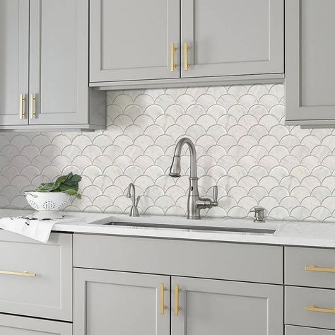 Backsplash Tile Shapes, White Scallop Backsplash, Sparkling Backsplash Kitchen, Kitchen Backsplash White Cabinets Gray Counter, Scalloped Backsplash Bathroom, Kitchen Backsplash With Grey Cabinets, Seashell Backsplash, Scallop Tile Backsplash, Kitchen Counters And Backsplash