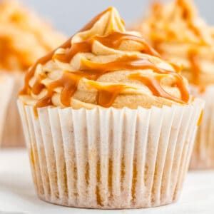 Salted Caramel Cupcakes - Tornadough Alli Caramel Cupcake Filling, Easy Salted Caramel, Salted Caramel Cupcakes, Caramel Cupcakes, Filled Cupcakes, Salted Caramel Sauce, 12 Cupcakes, Sea Salt Caramel, Caramel Syrup