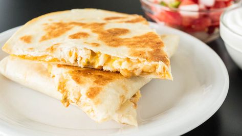 Copycat Taco Bell Quesadilla Recipe Taco Bell Quesadilla Sauce, Quesadilla Ingredients, Taco Bell Quesadilla, Homemade Crunchwrap, Quesadilla Recipes Easy, Copycat Taco Bell, Taco Bell Recipes, Spanish Foods, Mexican Meals