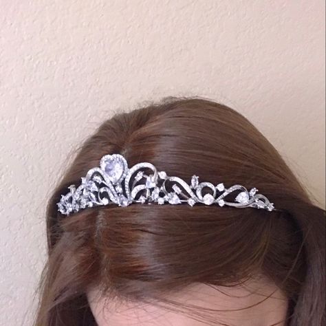 Princess Tiara Aesthetic, Princess Diaries Tiara, Soft Royal Aesthetic, Princess Aesthetic Tiara, Princess Charm School Tiara, Barbie Fashion Fairytale Icons, Princess Charm School, Save Outfits, Royal Aesthetic